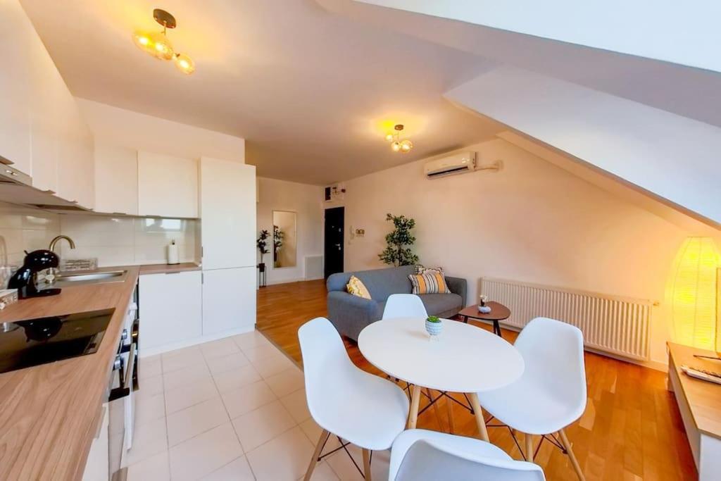 Dd Apartment