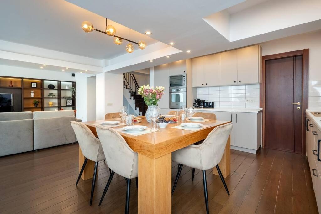 Superb Views 3br Duplex - 4 Balconies + Parking Apartment *