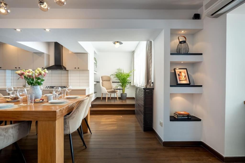 Apartment Superb Views 3br Duplex - 4 Balconies + Parking *