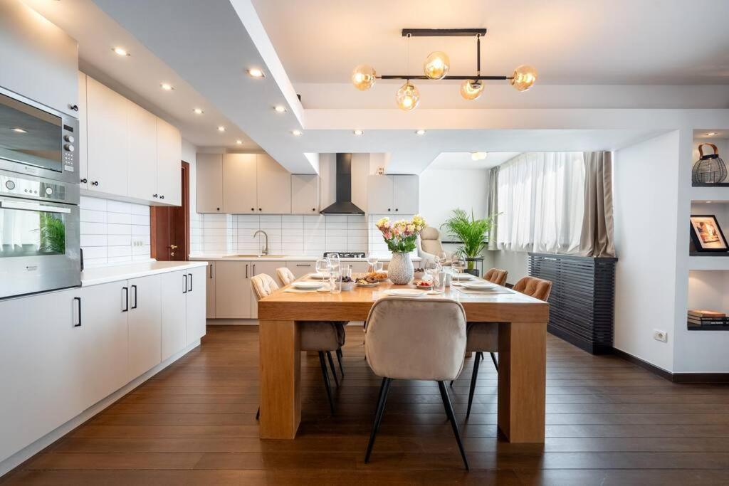 Superb Views 3br Duplex - 4 Balconies + Parking Bucharest