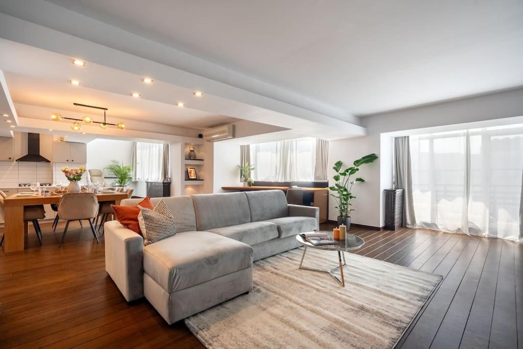 Superb Views 3br Duplex - 4 Balconies + Parking