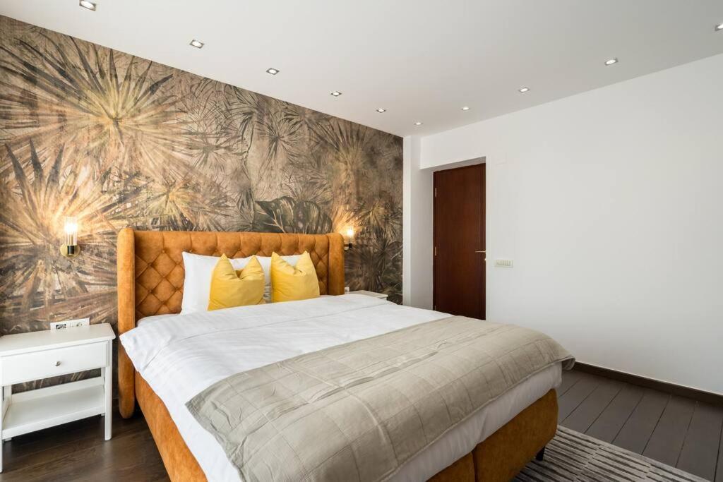 Superb Views 3br Duplex - 4 Balconies + Parking Apartment *