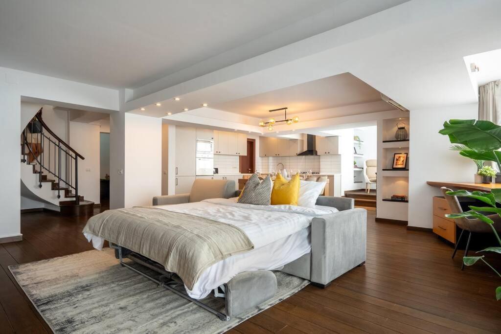 Superb Views 3br Duplex - 4 Balconies + Parking *