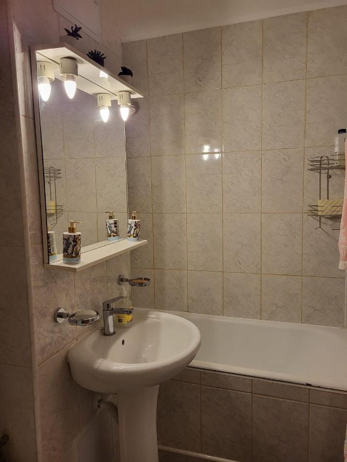 Large And Comfortable Mall Vitan Area Apartment *