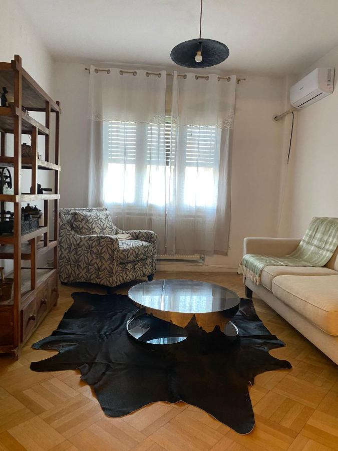 Luxury 3 *