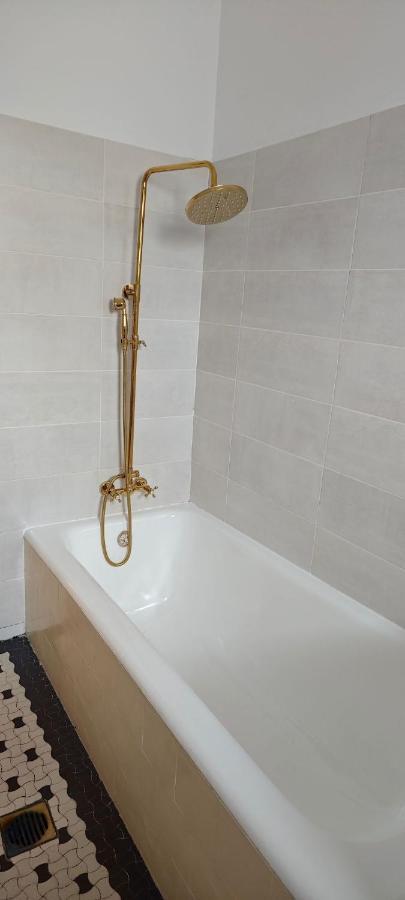Luxury 3 *
