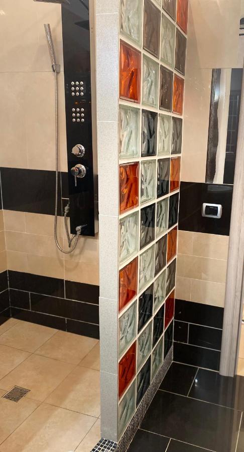 Apartment Luxury Nr 5 ***** Bucharest