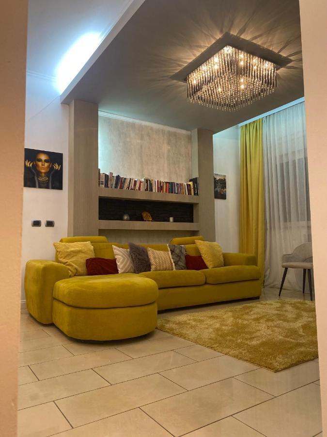 Luxury Nr 5 ***** Bucharest