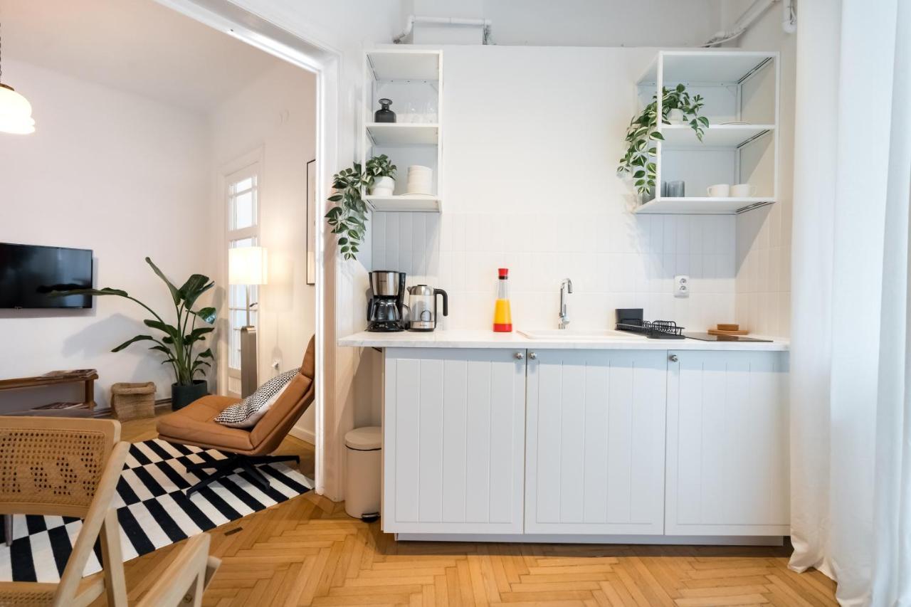 Cismigiu Serenity: 1br Flat With Scenic Balcony