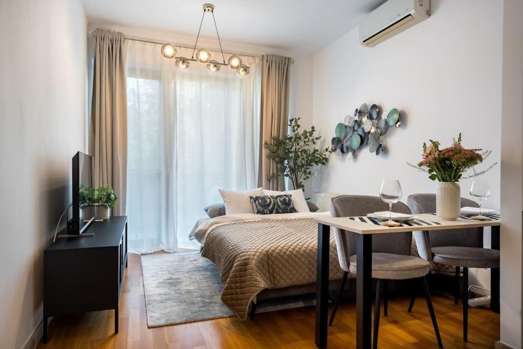 Apartment Vivando - Bright 1br - View Balcony - Parking Bucharest