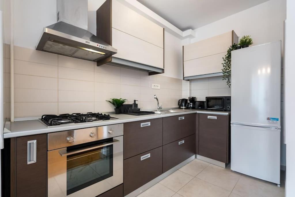 Apartment Vivando - Bright 1br - View Balcony - Parking
