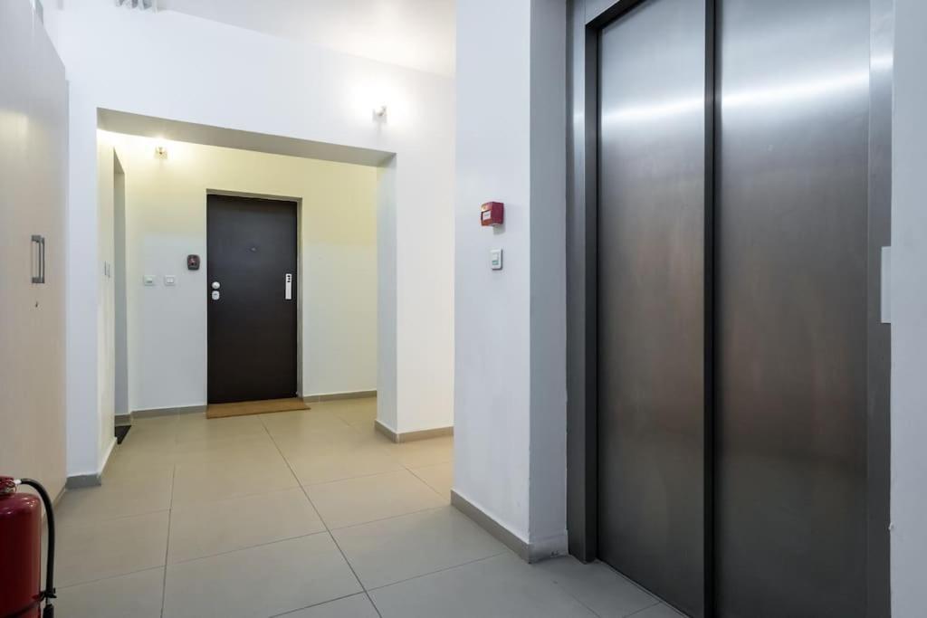 Apartment Vivando - Bright 1br - View Balcony - Parking Bucharest
