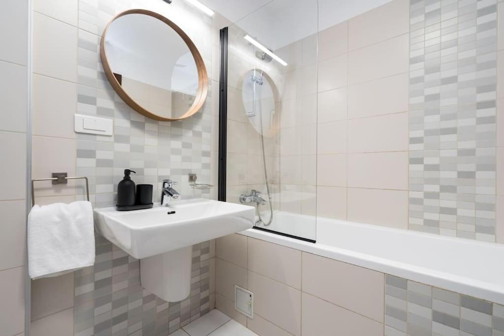 Vivando - Bright 1br - View Balcony - Parking Apartment Bucharest
