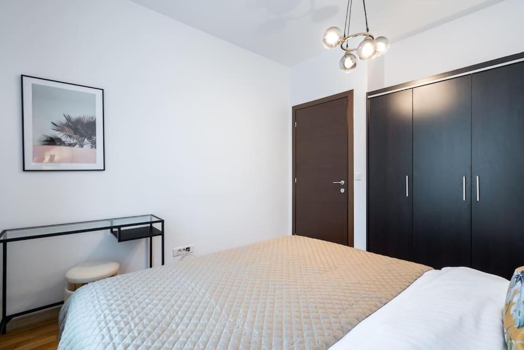 Vivando - Bright 1br - View Balcony - Parking Apartment *