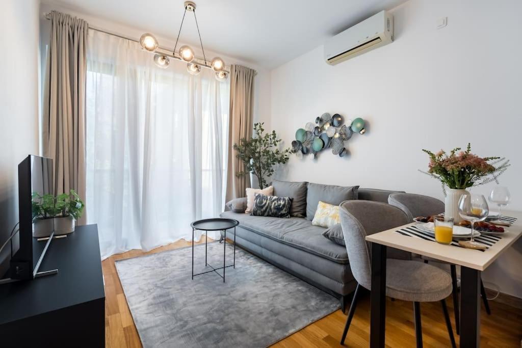 Vivando - Bright 1br - View Balcony - Parking Bucharest