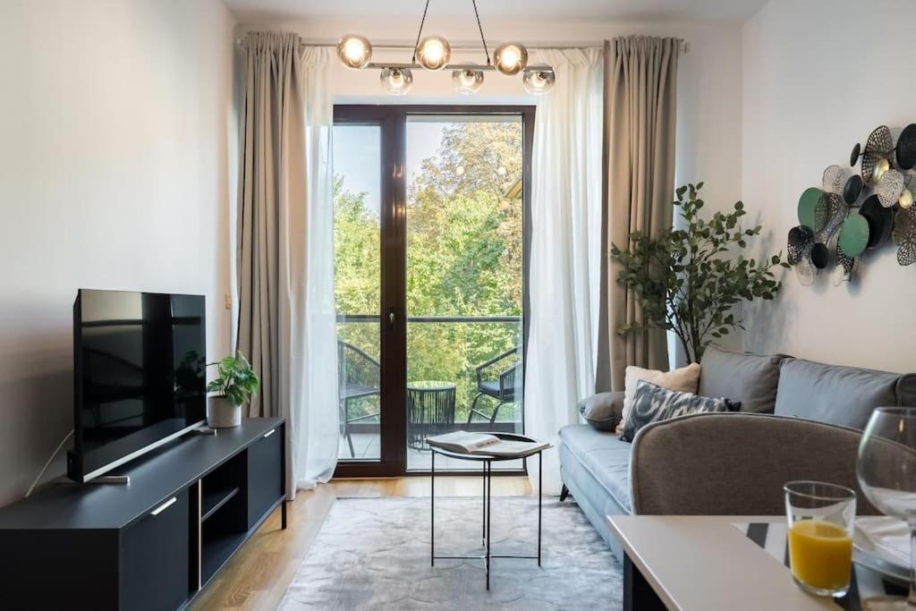 Vivando - Bright 1br - View Balcony - Parking Apartment *