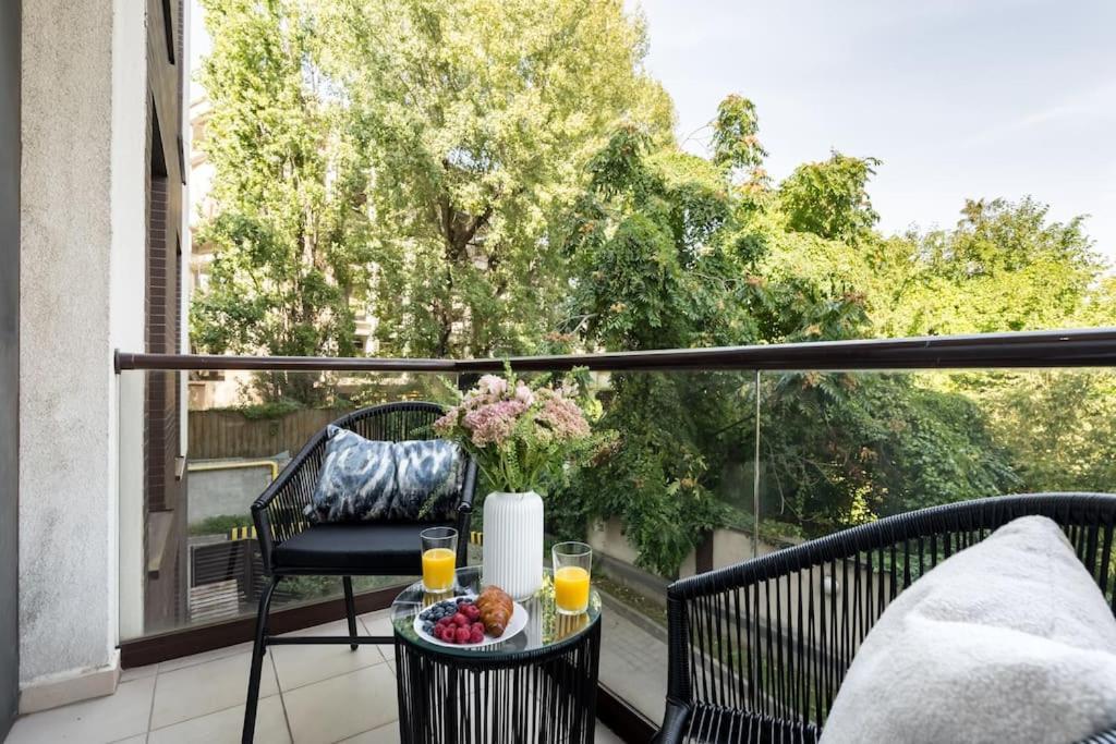Apartment Vivando - Bright 1br - View Balcony - Parking Bucharest