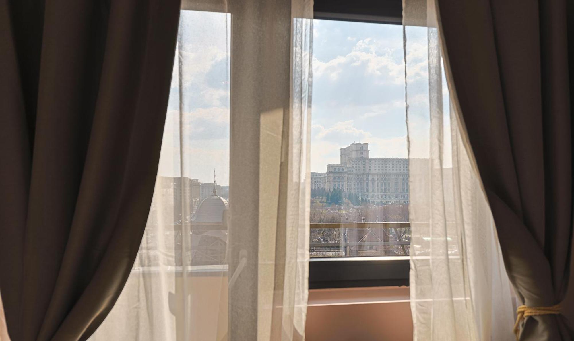 Apartment Royal Park With Wide Park View Terrace Bucharest