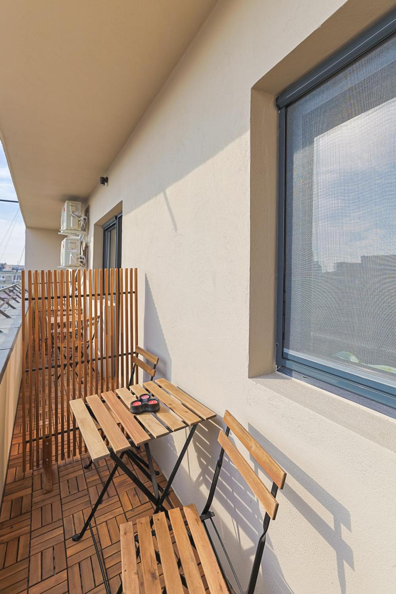 Royal Park With Wide Park View Terrace Apartment Bucharest