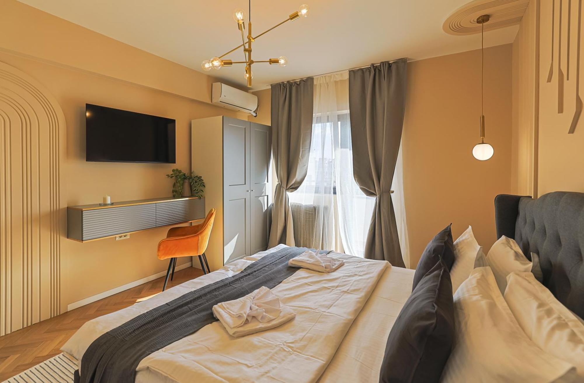 Royal Park With Wide Park View Terrace Apartment