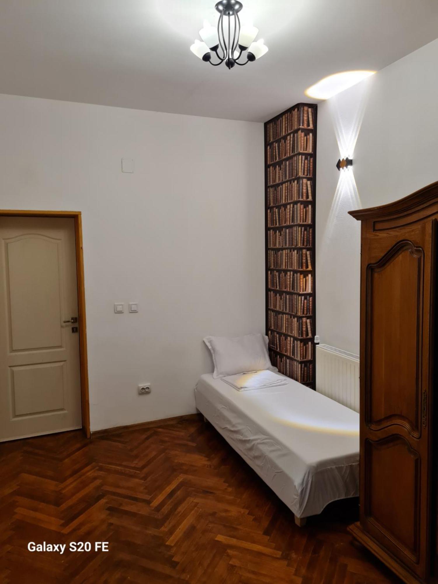 Vintage Library - City Scape 3 Piata Romana Apartment