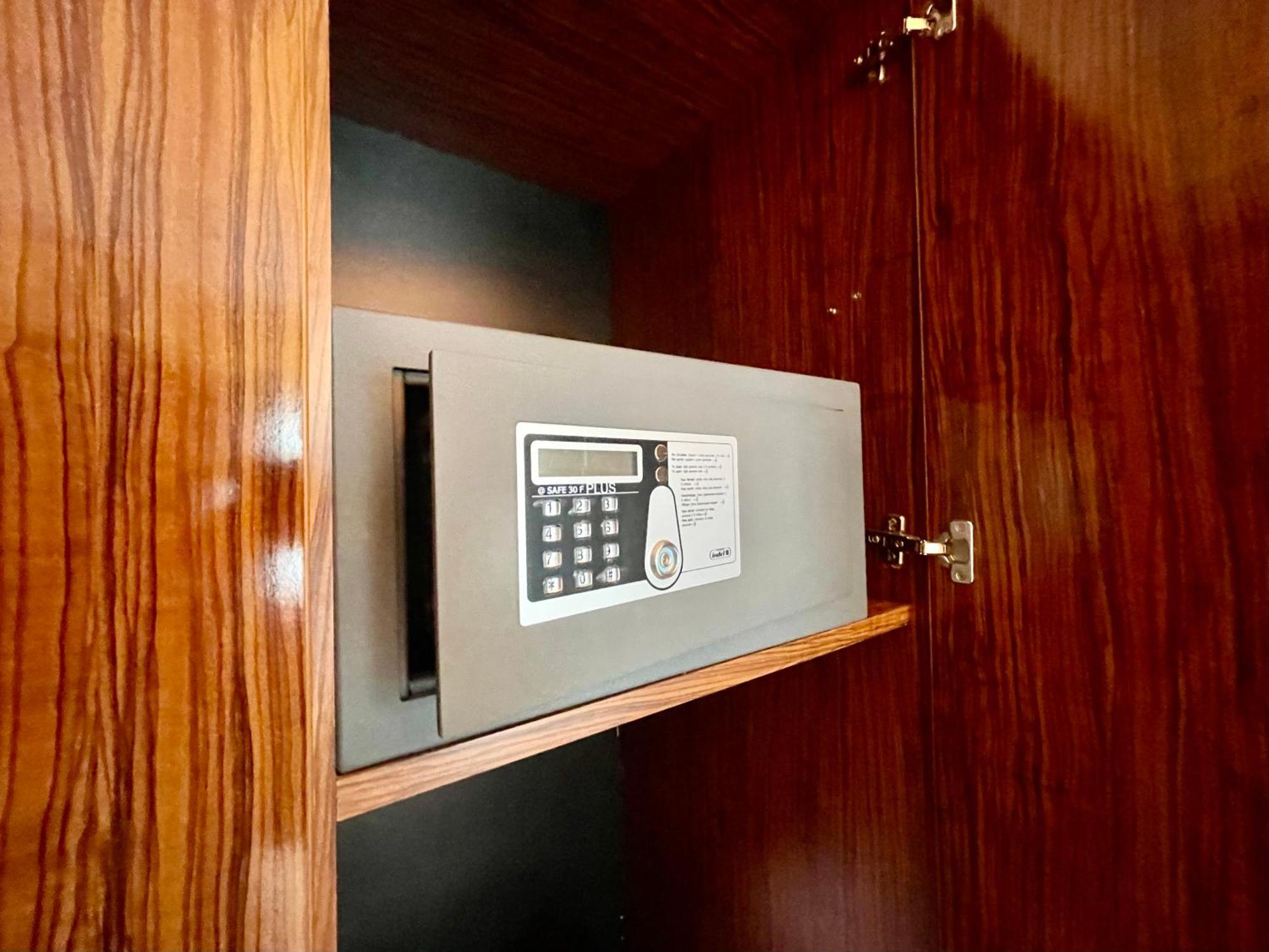 Royal With A Perfect View - Yamaluxe Apartment Bucharest