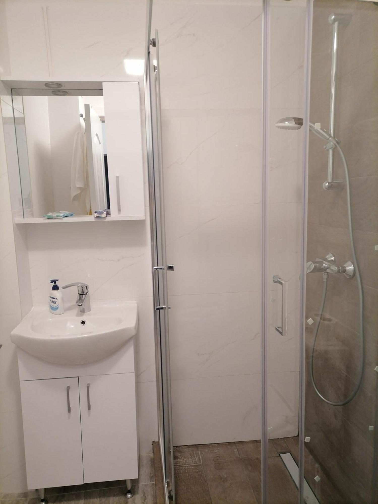 Apartamento Luxury 4-rooms, 2-bathrooms, Obor Area *