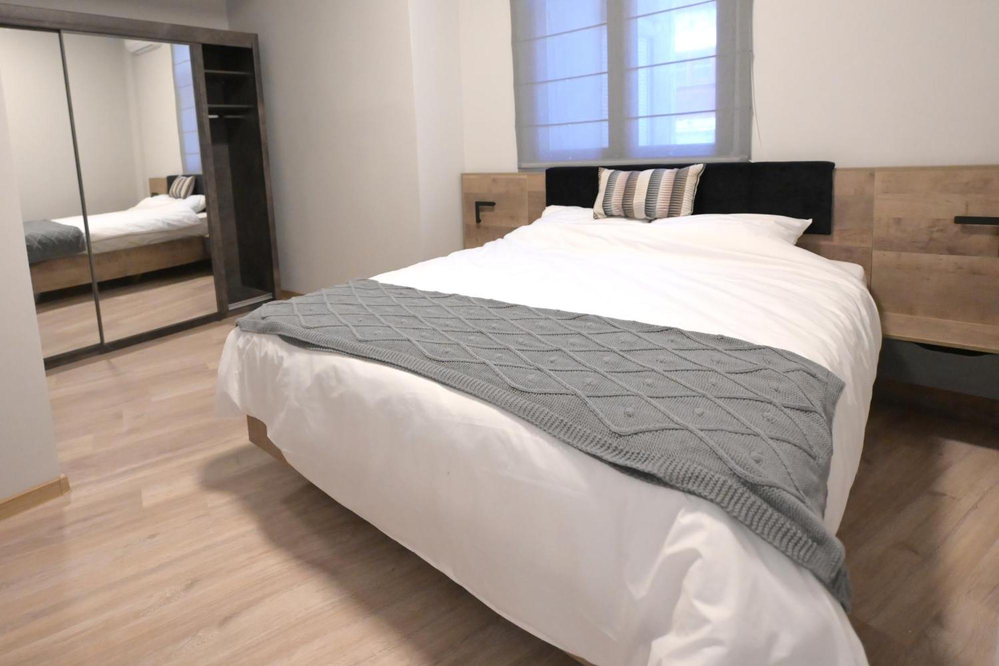 Umbrella Street Center Luxury 2 Bedroom