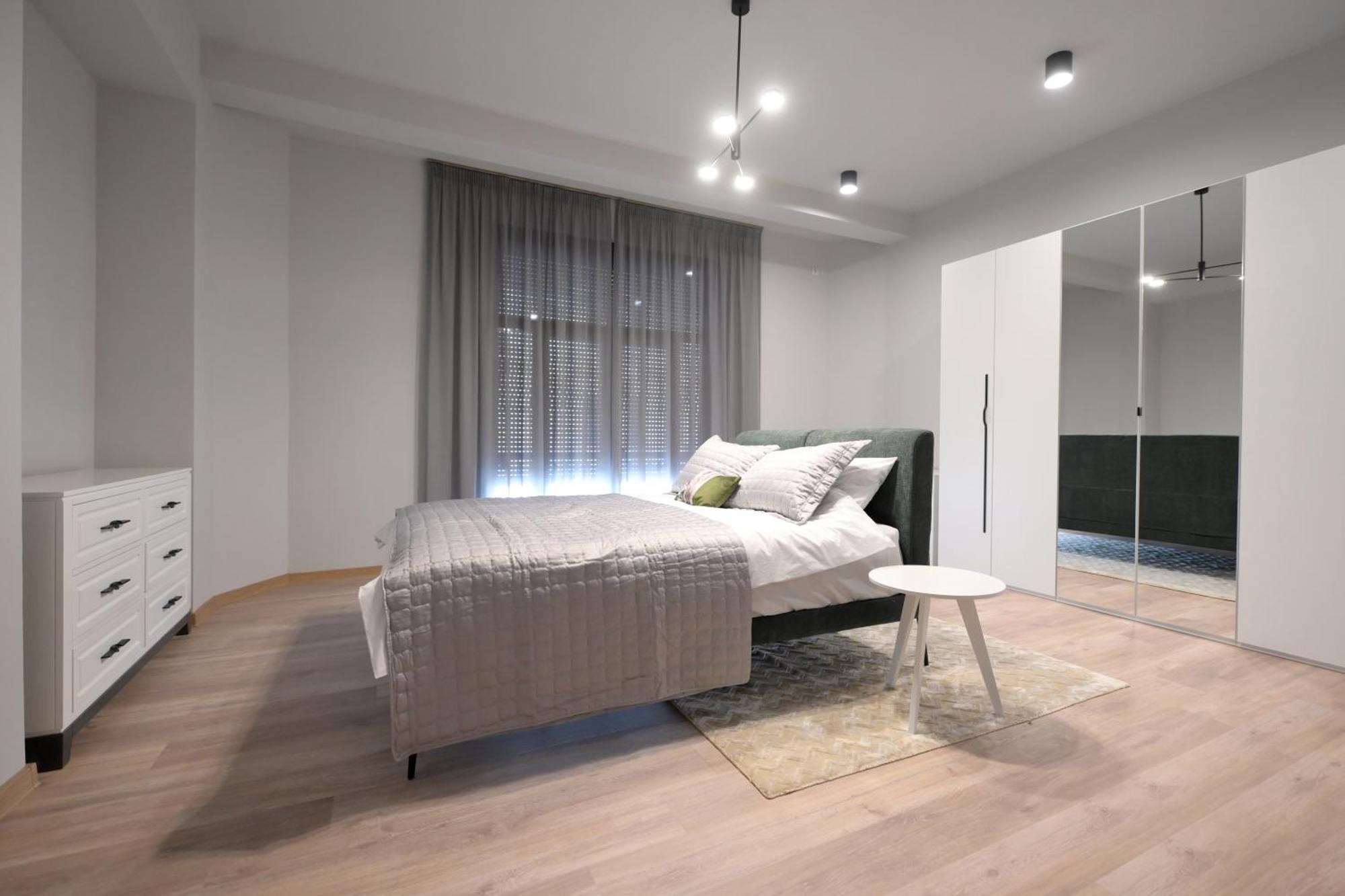 Apartment Umbrella Street Center Luxury 2 Bedroom