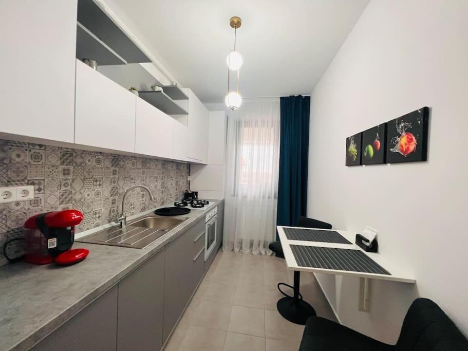 Apartment Stylish Urban Studio, Sky Garden