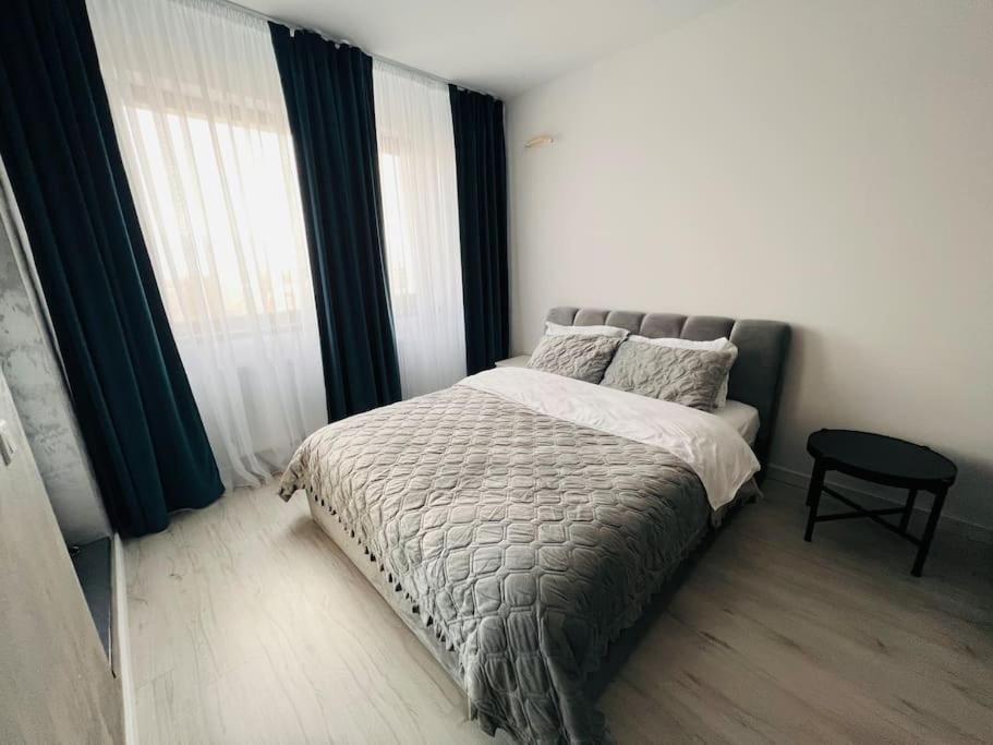 Apartment Stylish Urban Studio, Sky Garden Bucharest