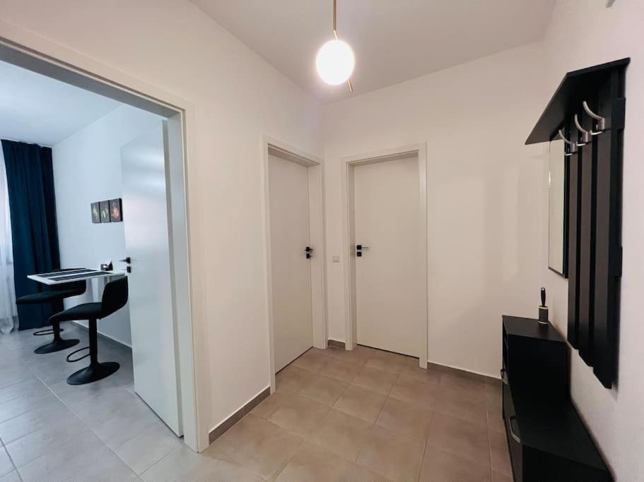 Apartment Stylish Urban Studio, Sky Garden