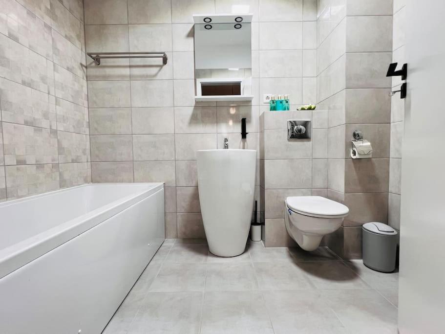 Stylish Urban Studio, Sky Garden * Bucharest