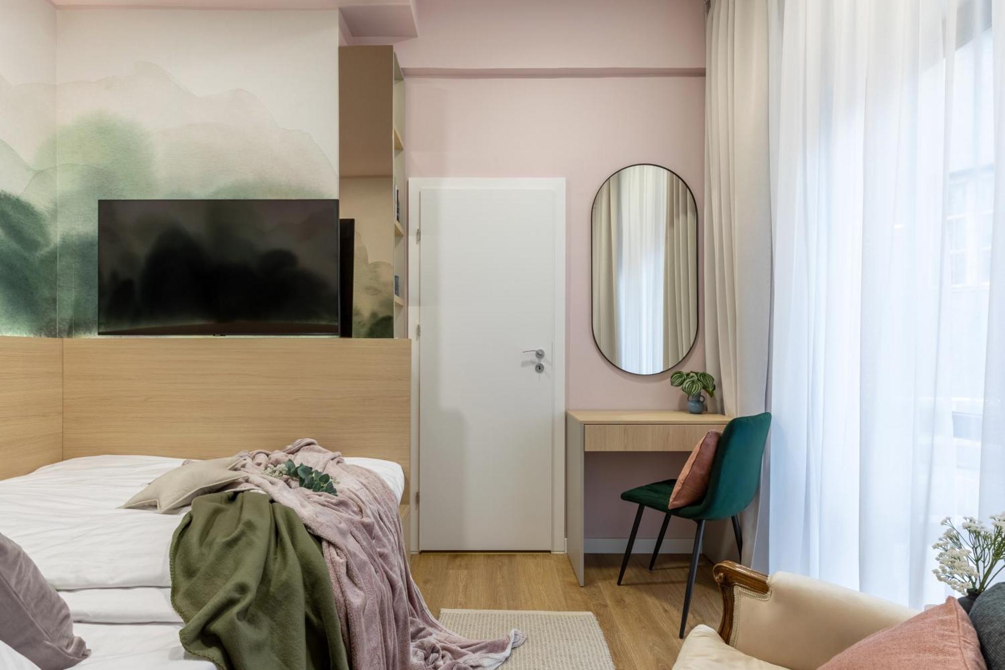 Apartment Holt Luxury Piata Romana 2br Urban Sanctuary *