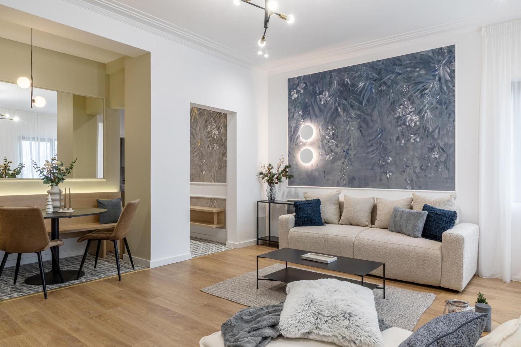 Holt Luxury Piata Romana 2br Urban Sanctuary Apartment *