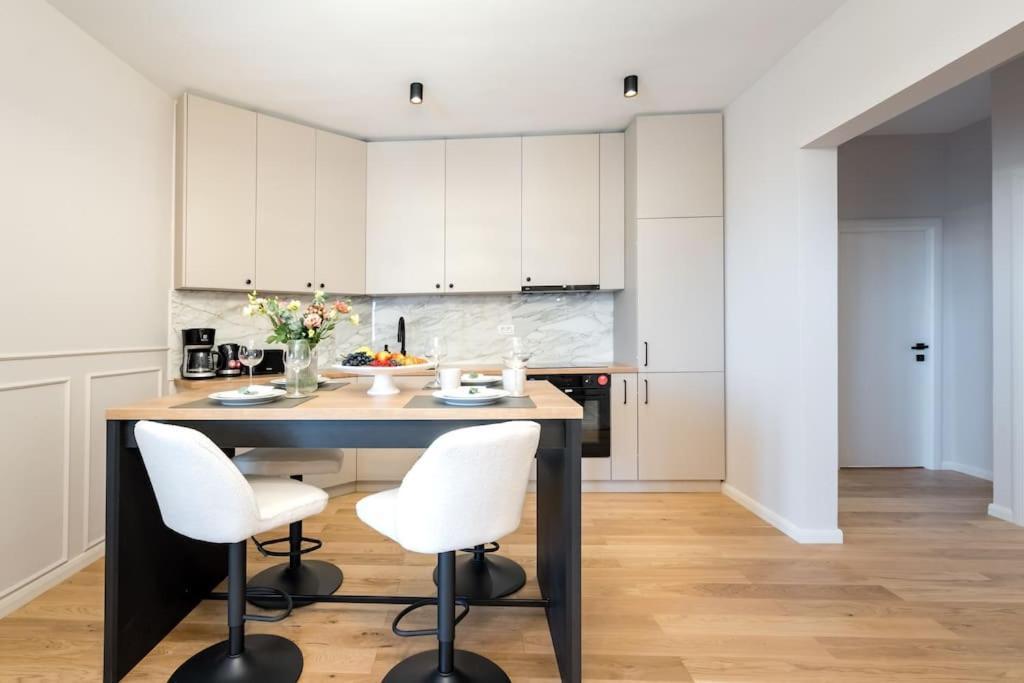 Stunning Views 3br Sunny Flat - Amazing Terrace Apartment Bucharest