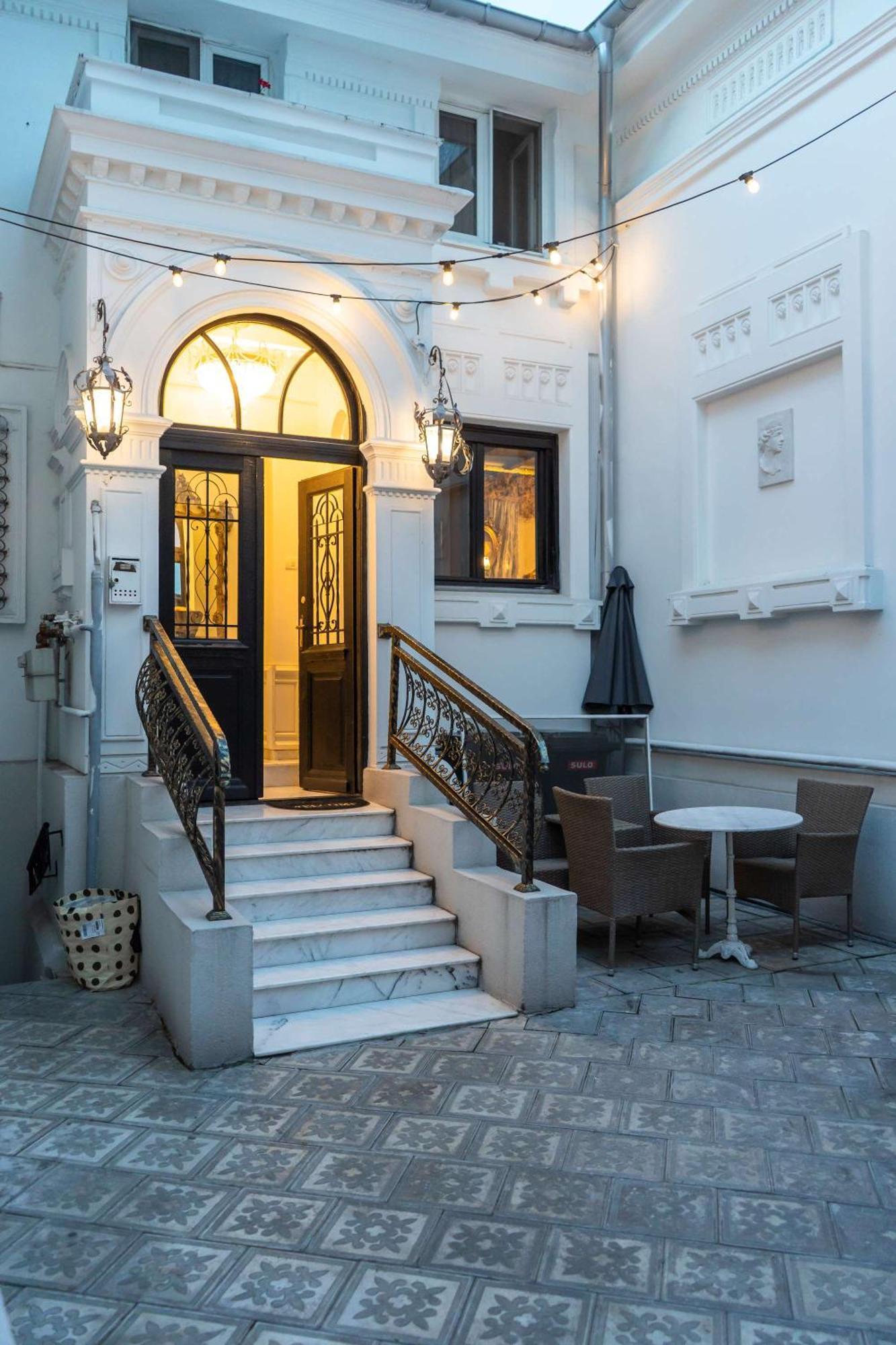 Conacul Coroanei Luxury Boutique Hotel Bucureşti