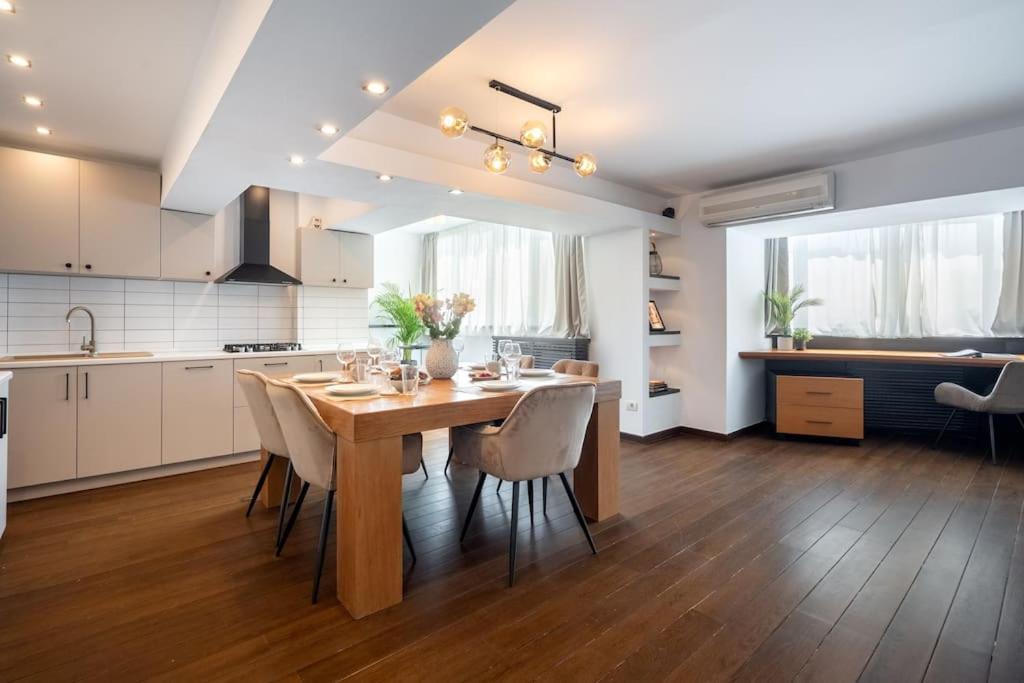 Apartment Superb Views 3br Duplex - 4 Balconies + Parking