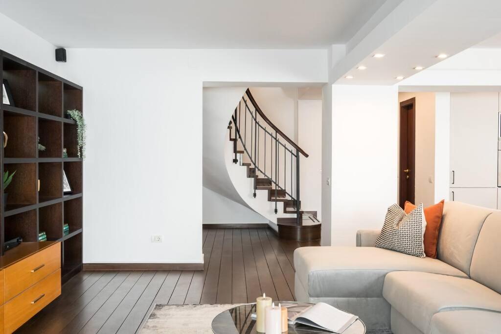 Superb Views 3br Duplex - 4 Balconies + Parking Apartment *