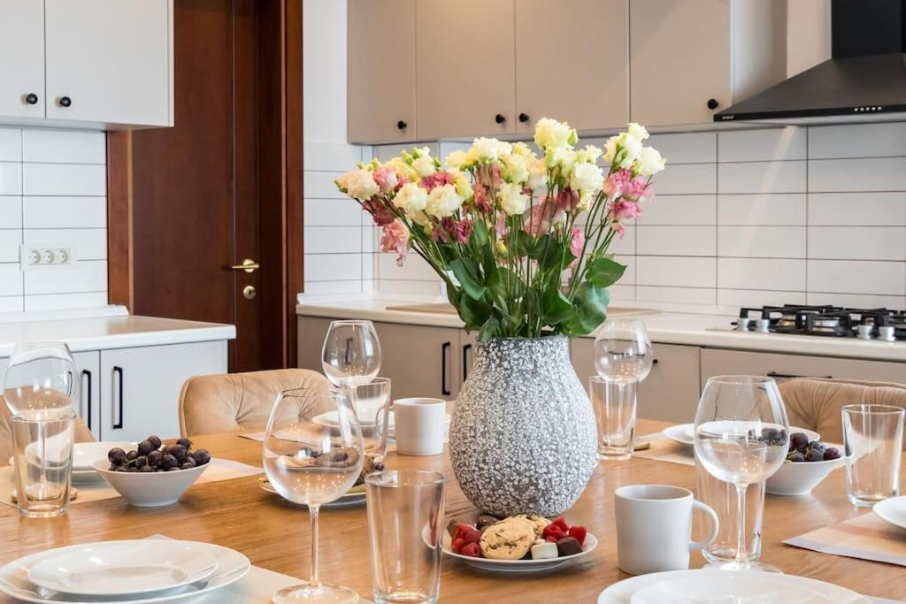 Superb Views 3br Duplex - 4 Balconies + Parking Apartment *
