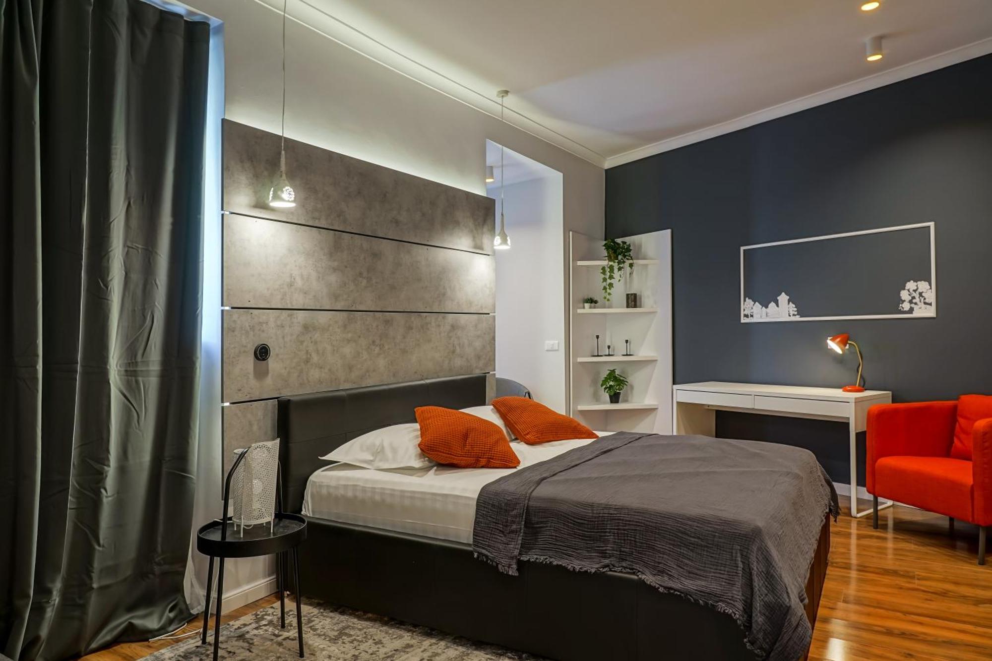 Charming 2bdr Apt Downtown