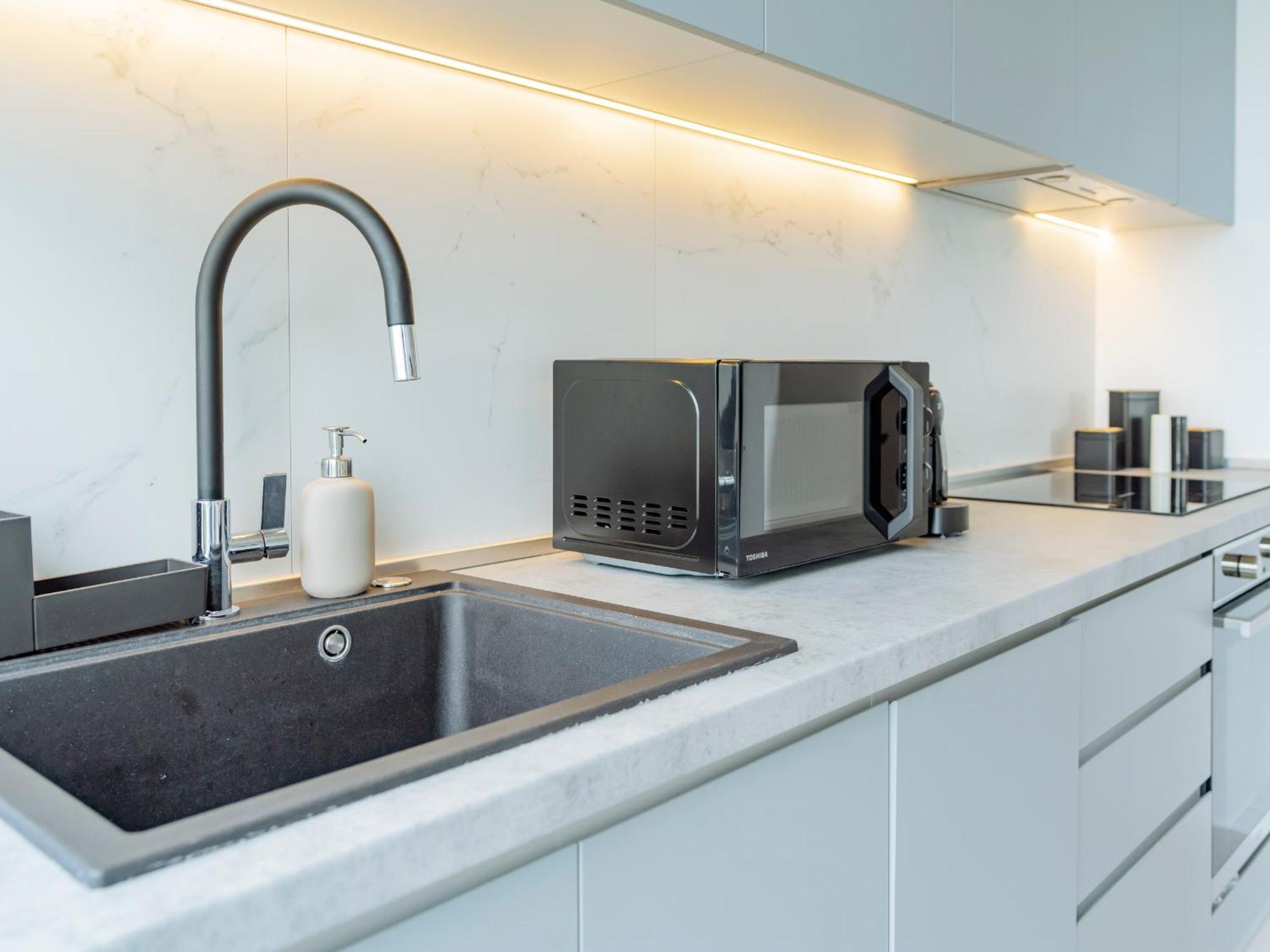 Apartment Luxury Living: Spectacular Views & Modern Elegance