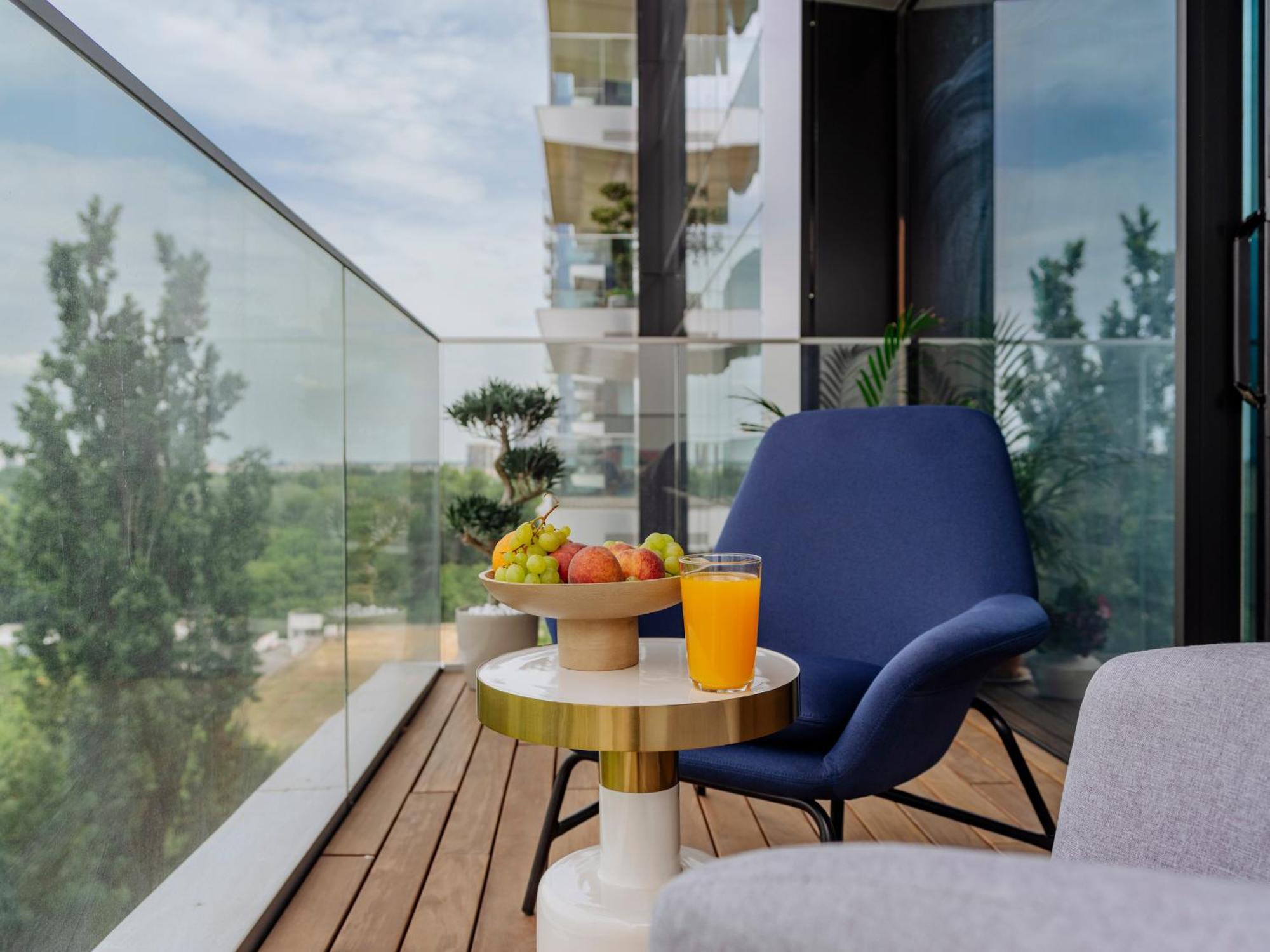 Luxury Living: Spectacular Views & Modern Elegance Apartment *