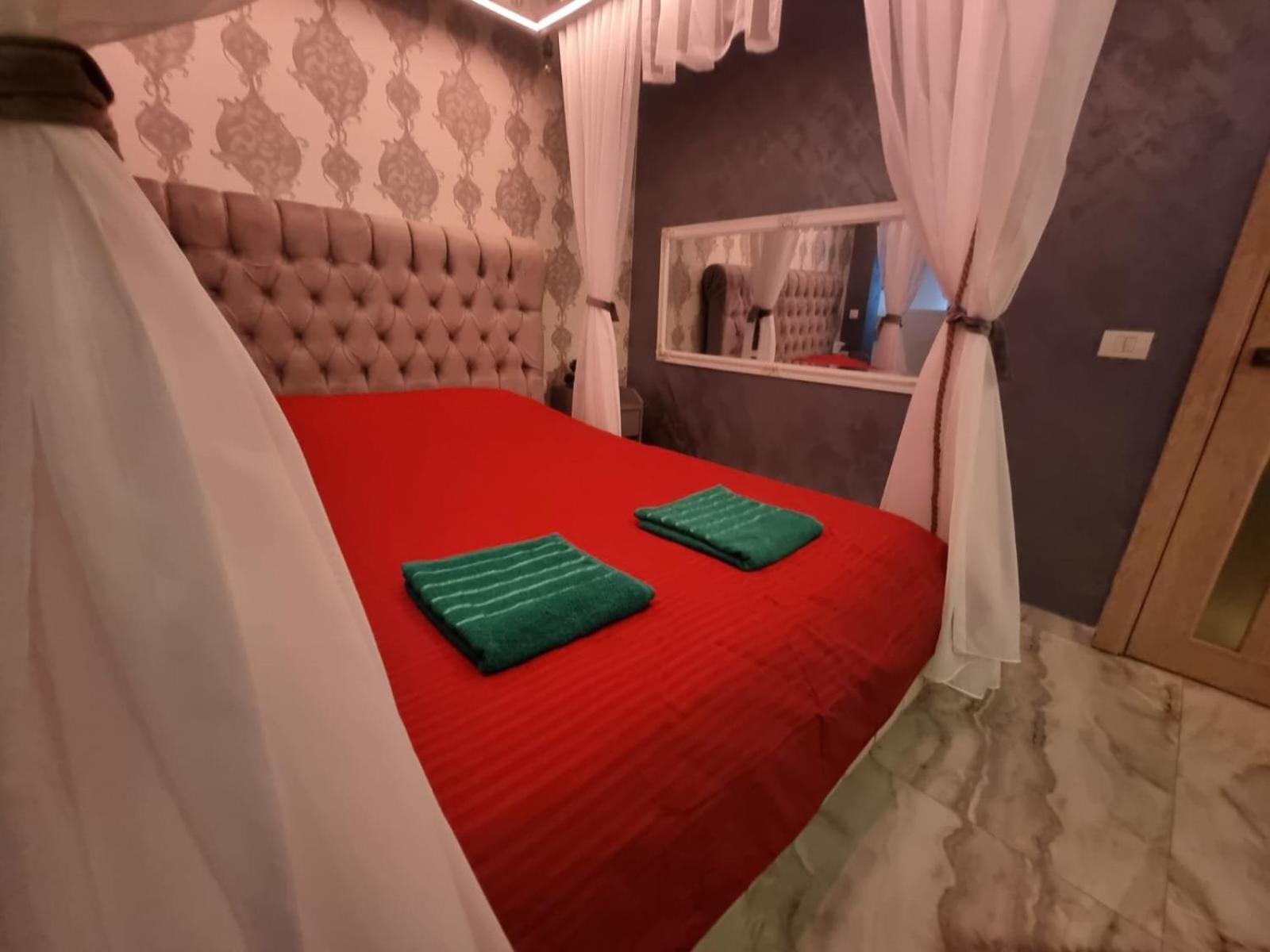 Deluxe Jacuzzi & Baldaquin Bucharest