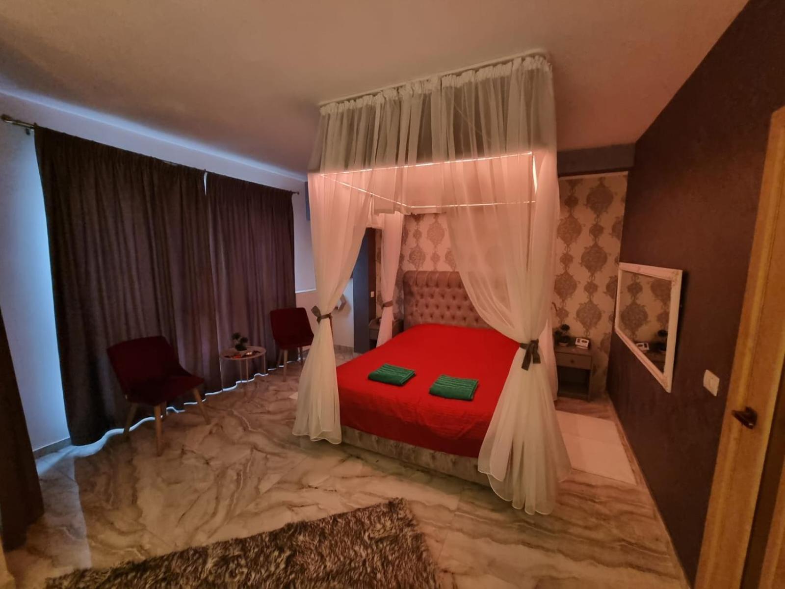 Apartment Deluxe Jacuzzi & Baldaquin Bucharest