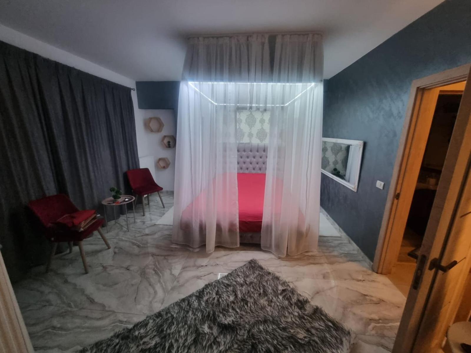 Apartment Deluxe Jacuzzi & Baldaquin Bucharest