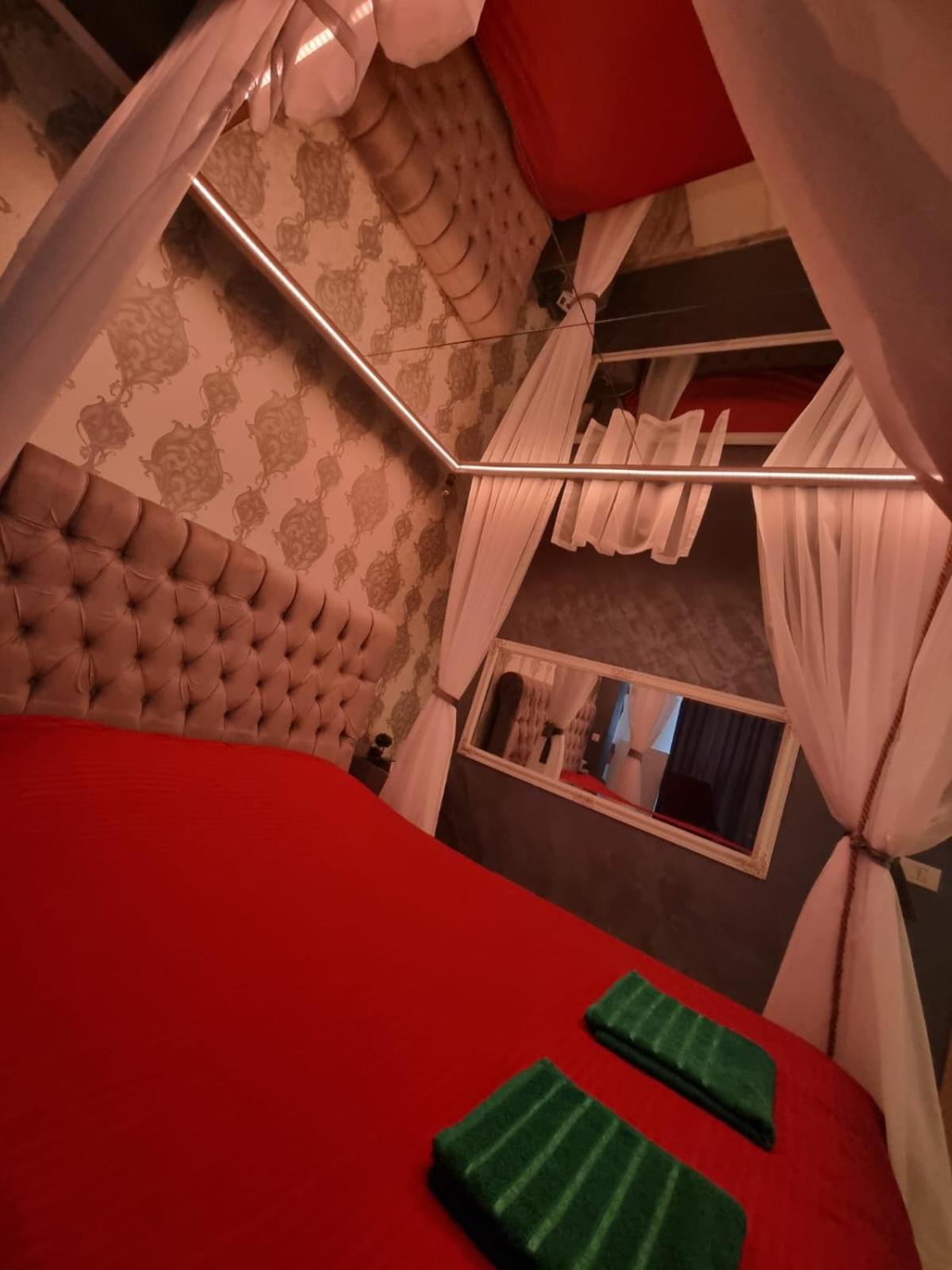 Apartment Deluxe Jacuzzi & Baldaquin
