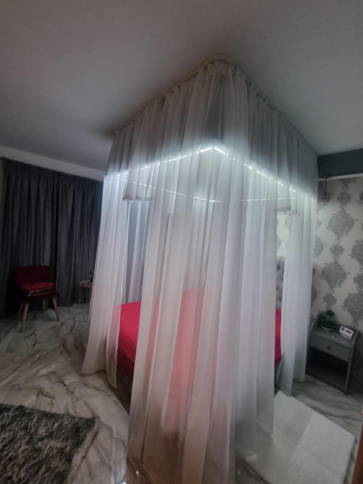 Apartment Deluxe Jacuzzi & Baldaquin Bucharest