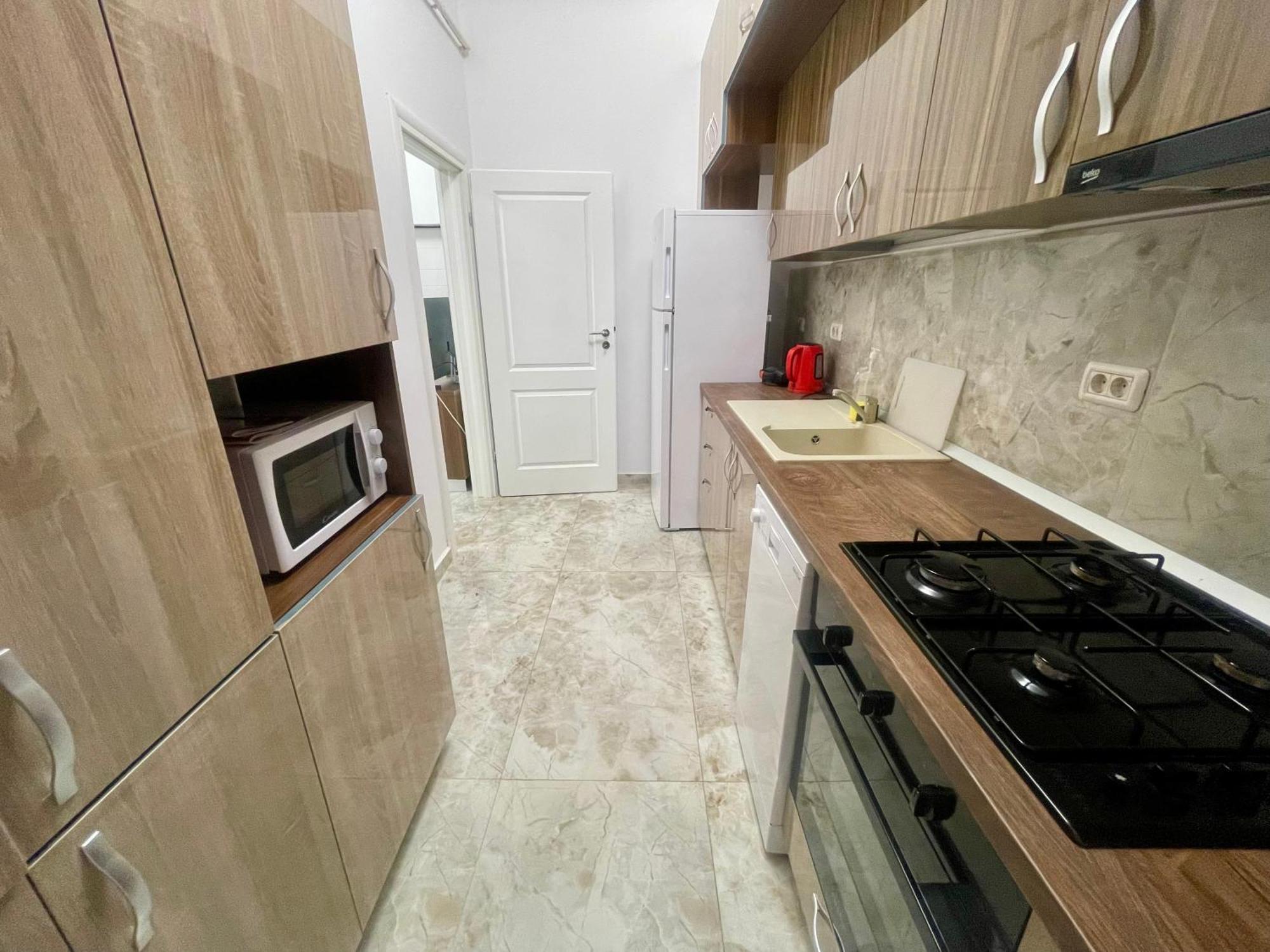 Adress Cd12 Apartment *