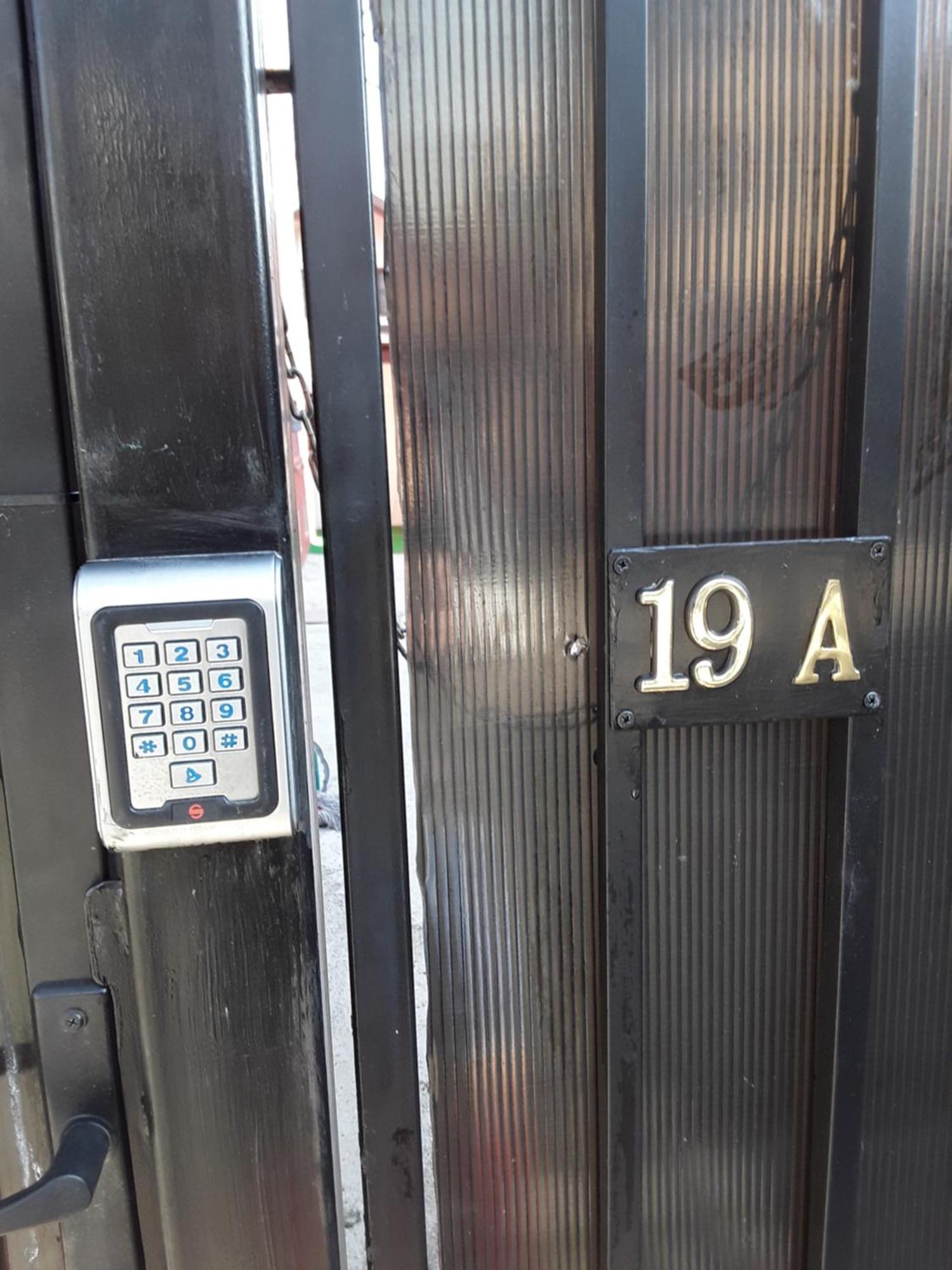 Apartment Aura's West Private Parking In Front Yard *